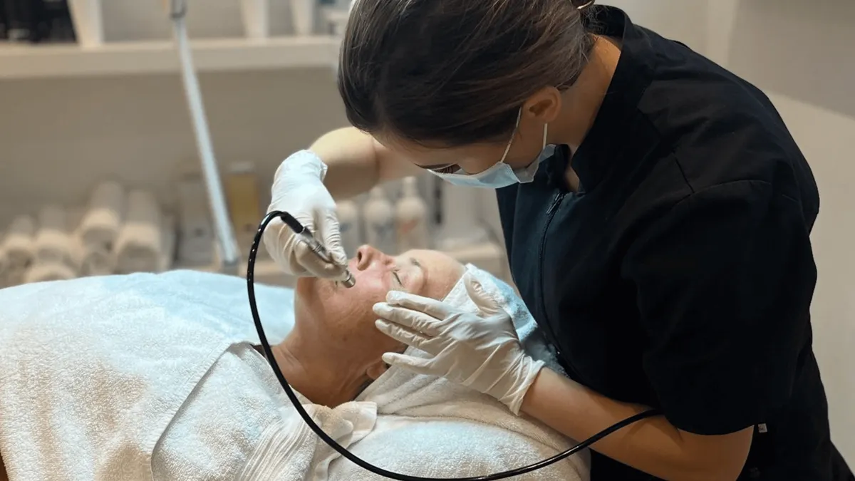 Diamantpeeling_Ansigtsbehandling_Beauty_By_Newgard_Kosmetolog_Ikast